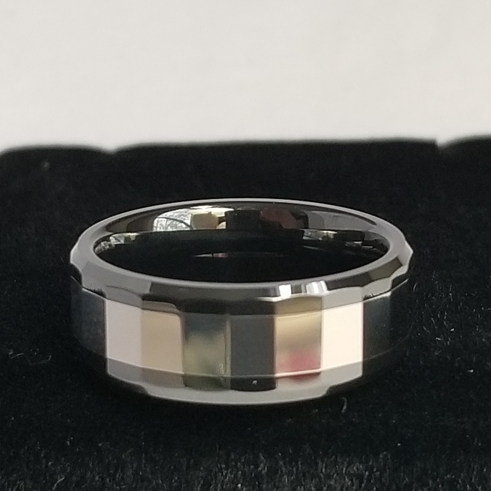 Beautiful Ceramic & Tungsten Ring
